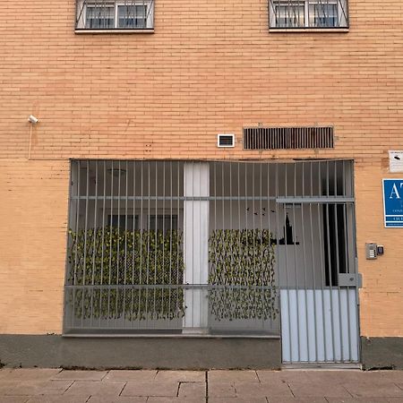 Rental San Luis Севиля Екстериор снимка